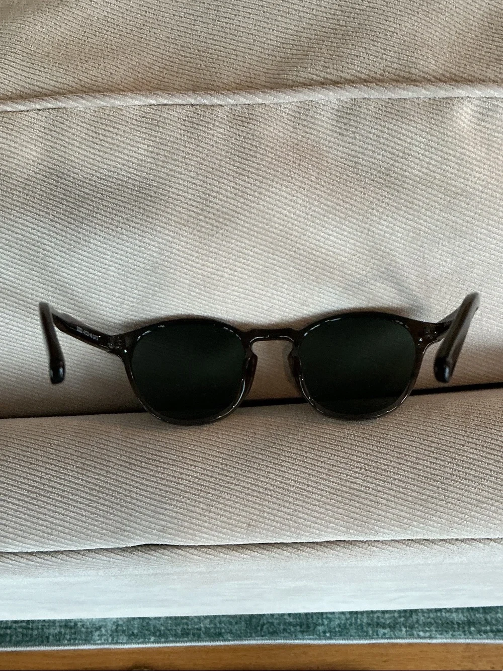 Men's Black Round Sunglasses — Minimal Matte Design